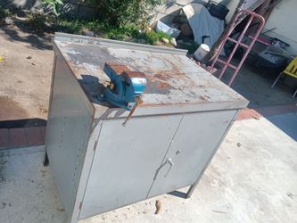 Work bench cabinet with vise