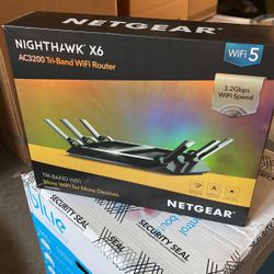 NETGEAR Wi-Fi Router Tri Band 3 Gbps 3500 Sq Ft Range