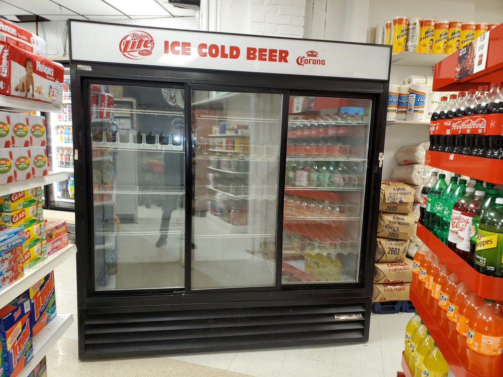 Cold display refrigerator