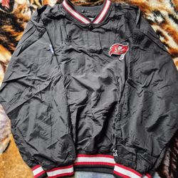 Starter Tampa Bay Buccaneers V Neck Pullover