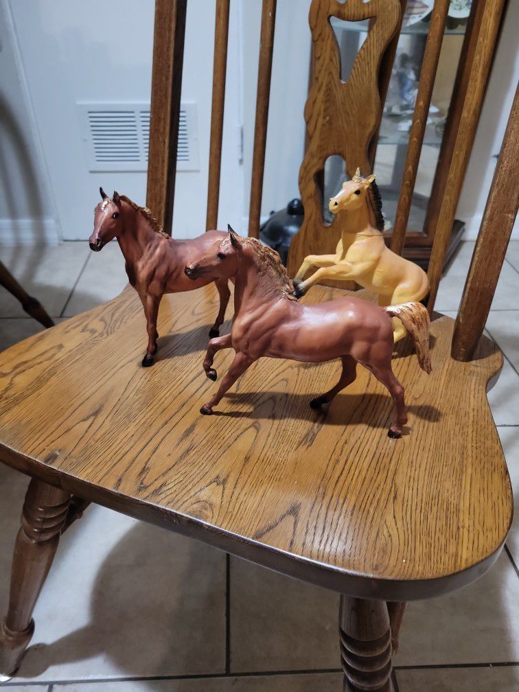 3 Horses Made Out Of Some Kind Of Resin