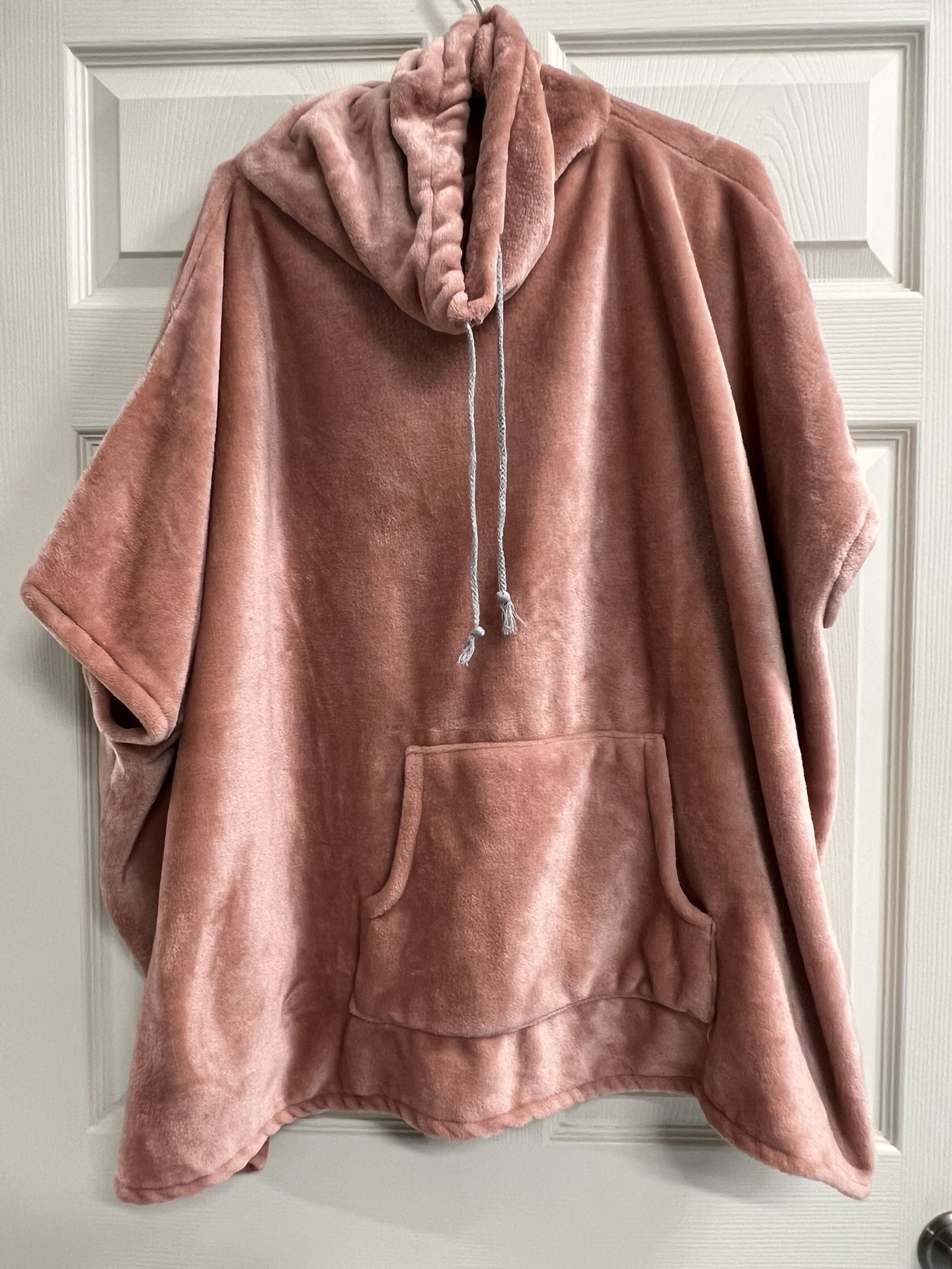 Women’s Rose Color Fleece Poncho with Cowl Neck & Pocket - One Size - VGUC