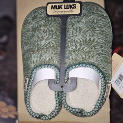 New Size 5/6 Slippers 