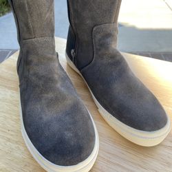 Gray Faux Fur Lined Boots Women’s SZ 9.5