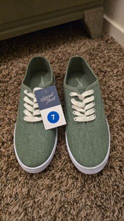 Sneakers Size 7