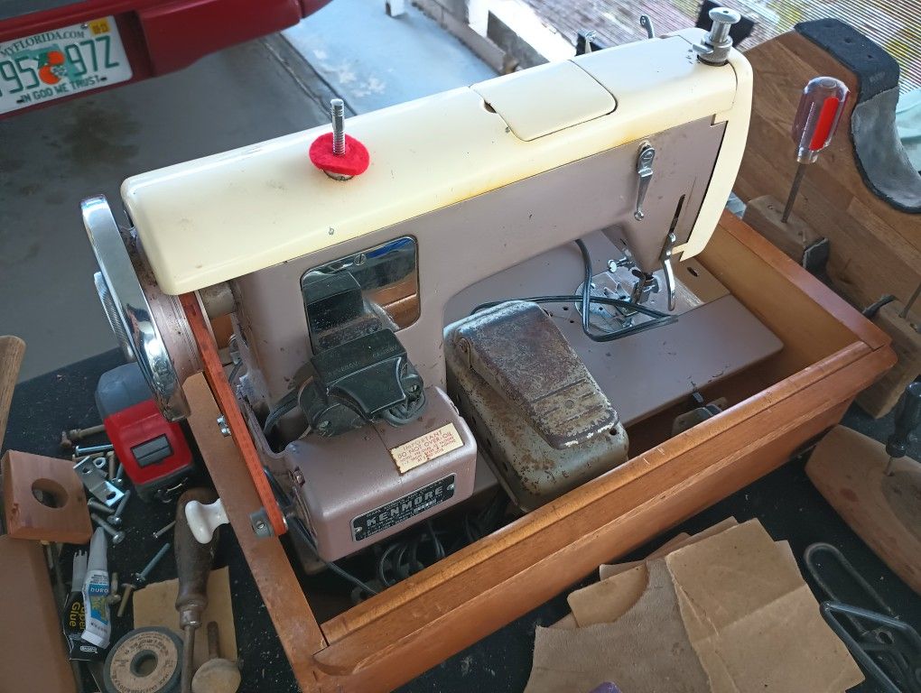 Vintage Sears Kenmore Sewing Machine . Model 1120.With Pedal Works Well