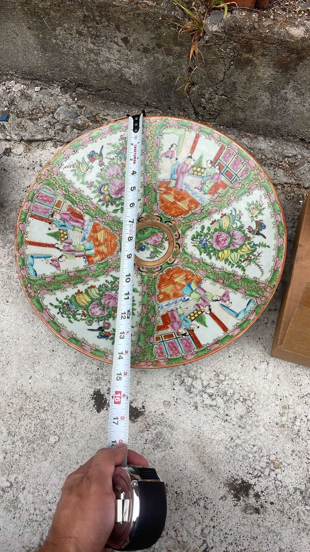 Large Chinese Cantonese porcelain basin