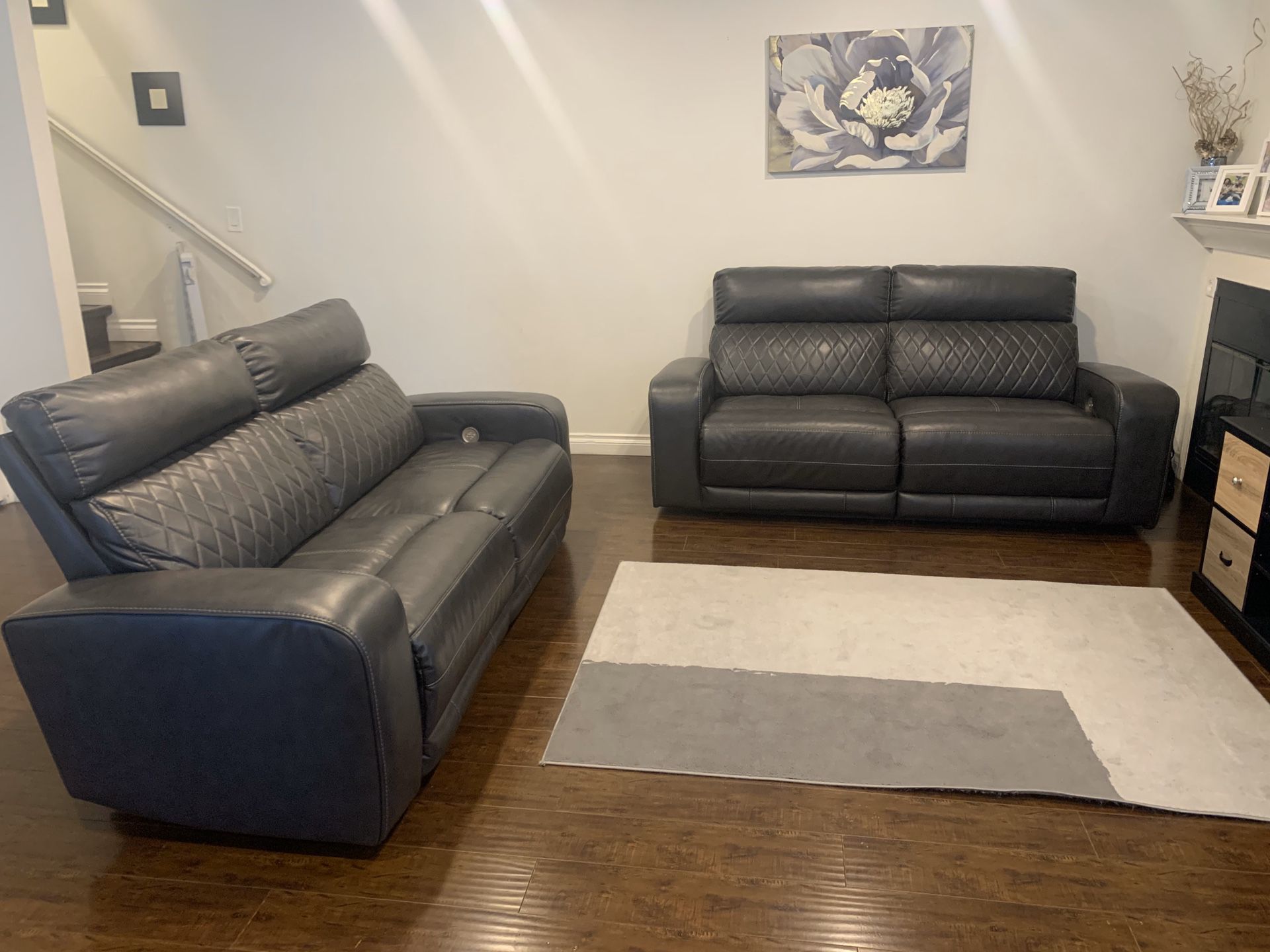 Reclining leather sofa(2)