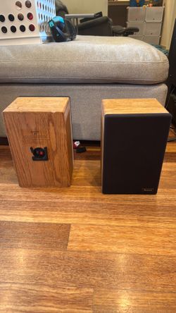 Vintage Harvard 500 Oak Bookshelf Speakers - Great Sound!