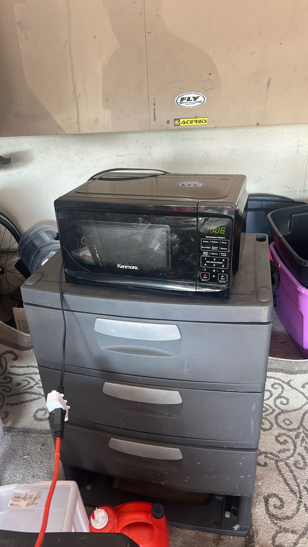 Small microwave oven