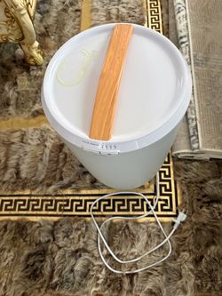 White Humidifier with Bamboo Handle