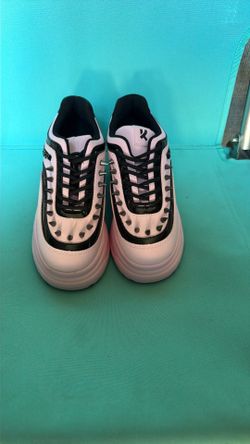Koi footwear