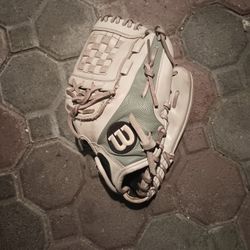 Wilson A2000 Softball Glove 