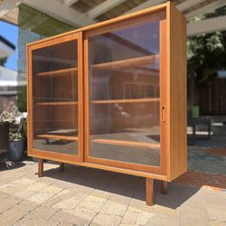Gorgeous Mid Century Modern Display Case Bookcase By Poul Hundevad 