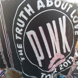P!nk The Truth About Love Tour 2013 throw/ blanket
