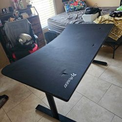 Arozzi Gaming Desk (w Desk Chair) 