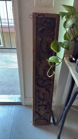 Horse shoe name sign