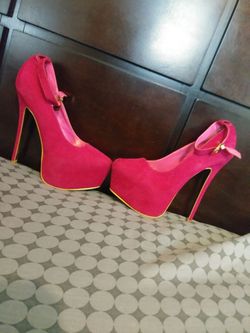 Cute pink suede heels size 8 1/2