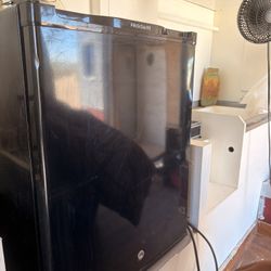Frigidaire compact mini fridge 