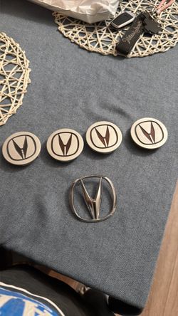 Acura middle caps