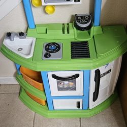 Kids Play Kitchen