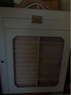 Jewelry box