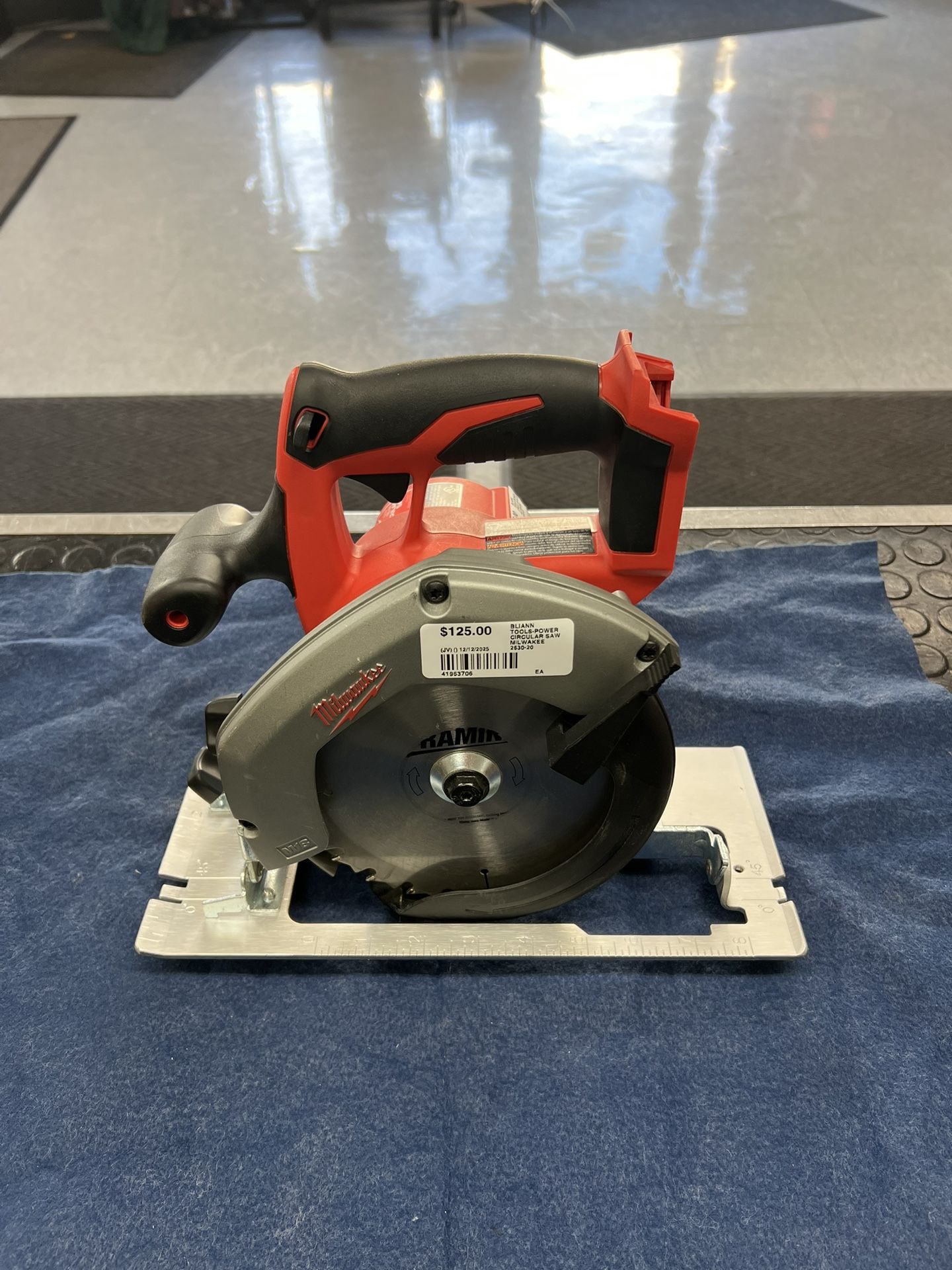 Milwaukee Circular Saw (2630-20)