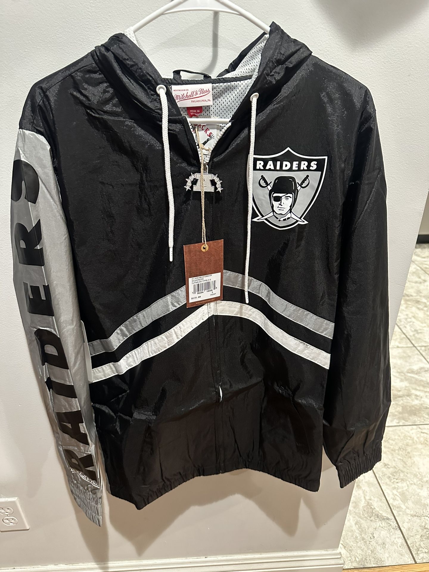Raiders Windbreaker Small-Large 