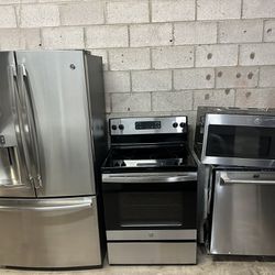 VERY NICE  GE KITCHEN APPLIANCES  SET EXCELLENT CONDITIONS