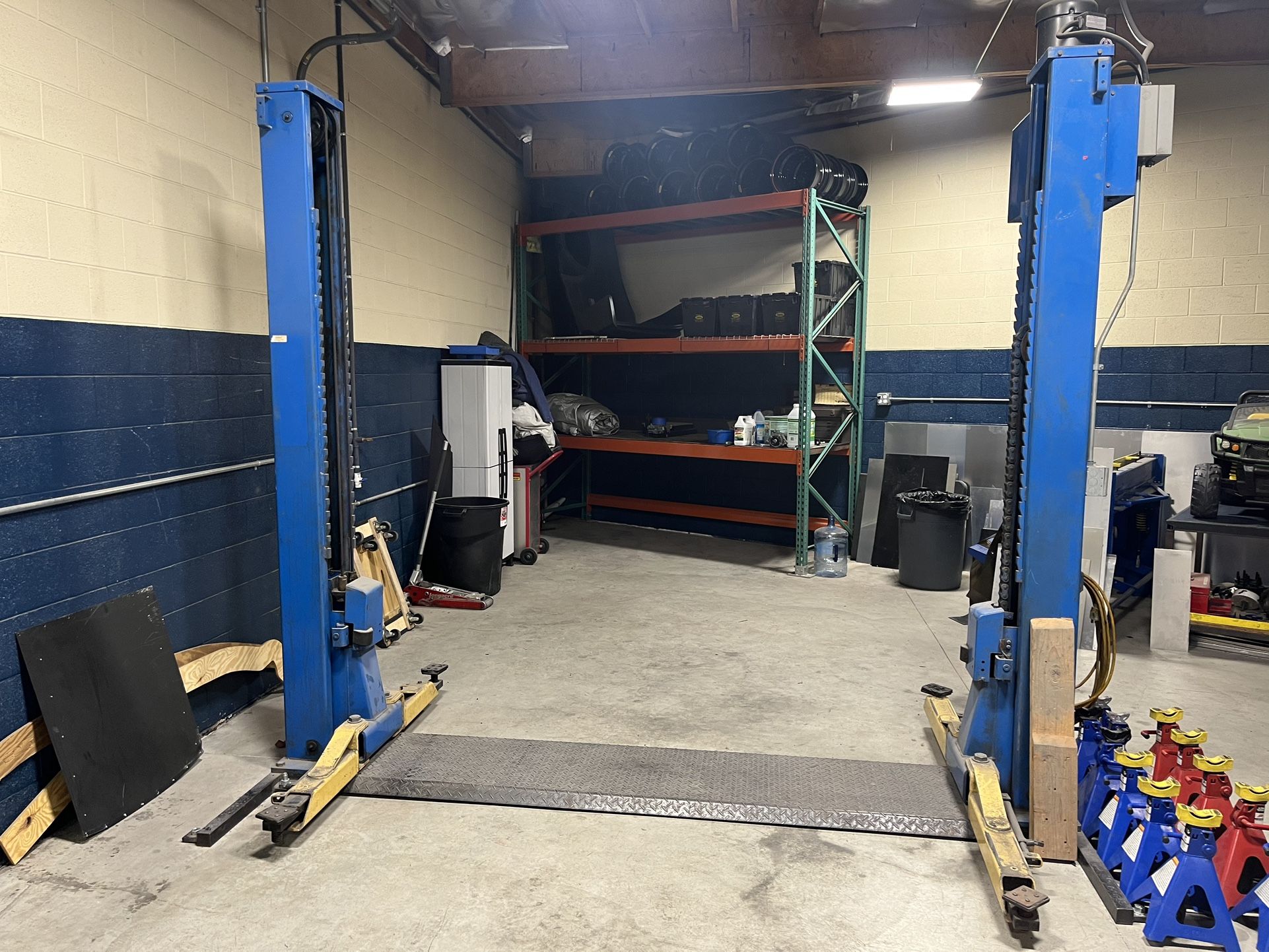 Two Post Benwil Lift. 5500lbs