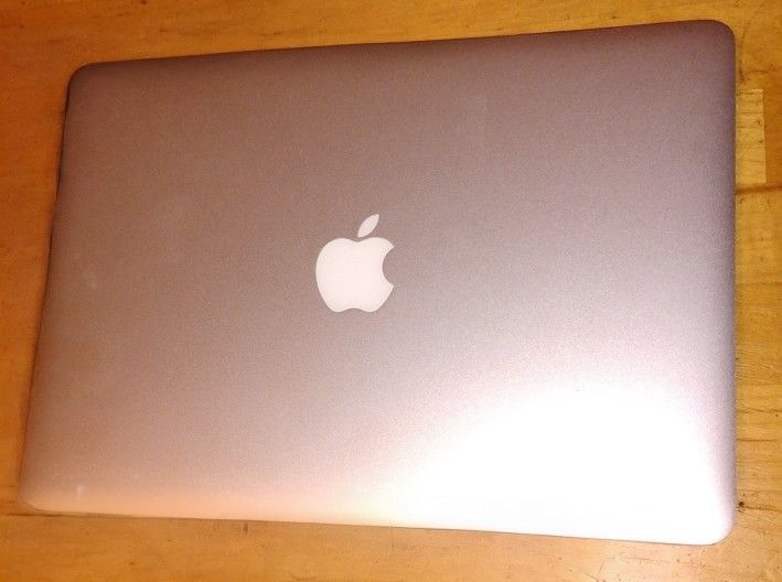 APPLE MACBOOK LAPTOP