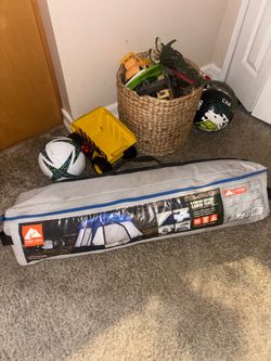 Instant pop up tent