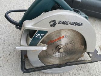 LIKE NEW BLACK & DECKER 7-1/4 INCH CIRCULAR SAW