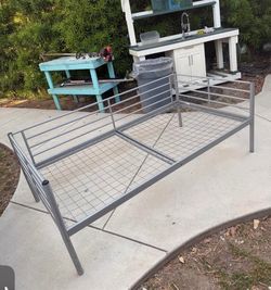 Twin size day bed frame