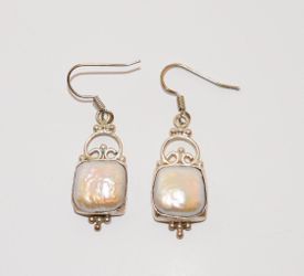 Silver earrings with pearl