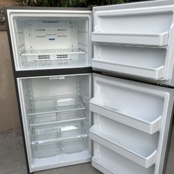 Frigidaire Fridge Silver 18cu Ft 30x30x66🛑👍3 MONTHS WARRANTY 