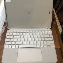 LOGITECH KEYBOARD AND CASE/COVER