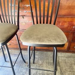 4 Bar Stool Chairs - Excellent Condition 
