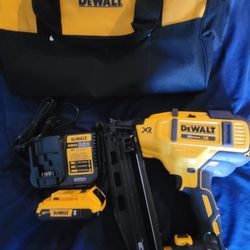 Dewalt XR Brushless 16 GA Angled Finish Nailer Kit