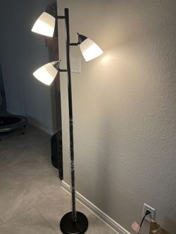 Floor Lamp With 3 Light Bulbs , Adjustable Arm Standing