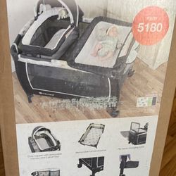 Baby Trend Lil Snooze Deluxe Nursery Center