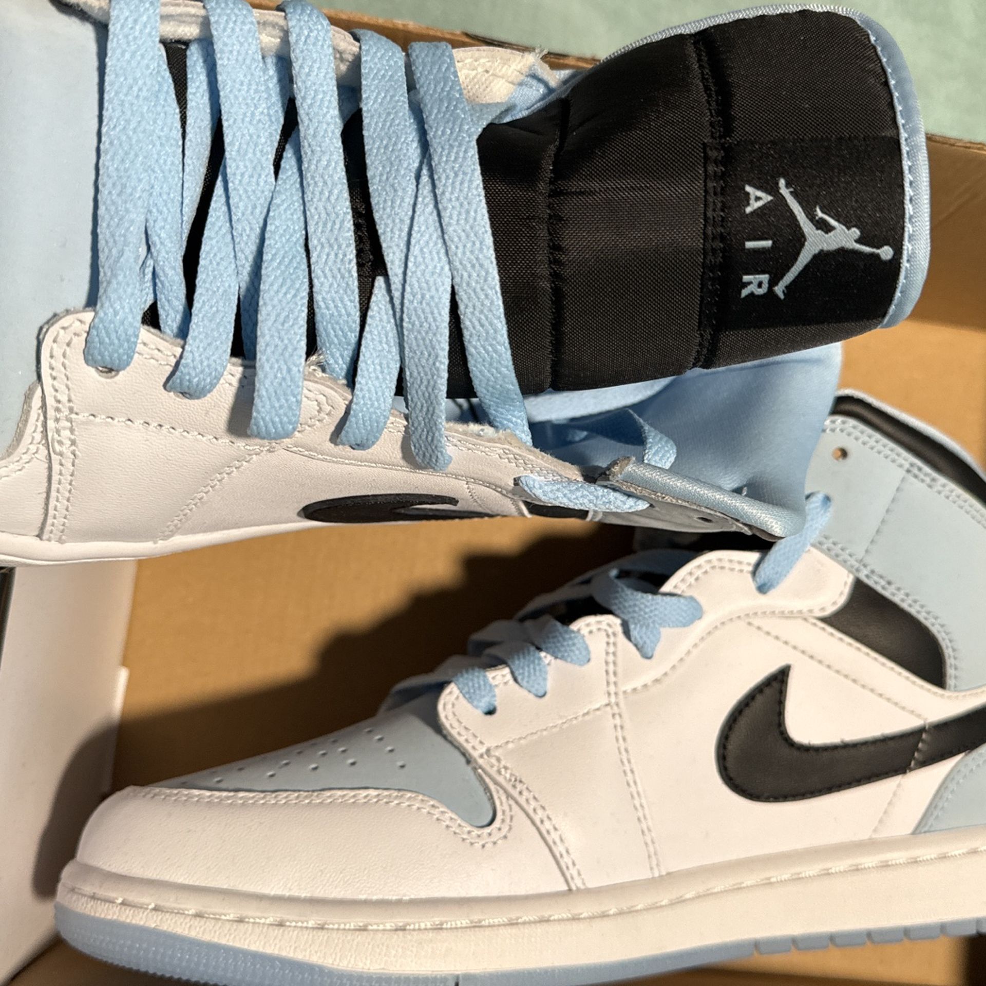 Air Jordan Mid Se Ice Blue