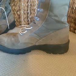 Military Boots  Size 8.5 Good 