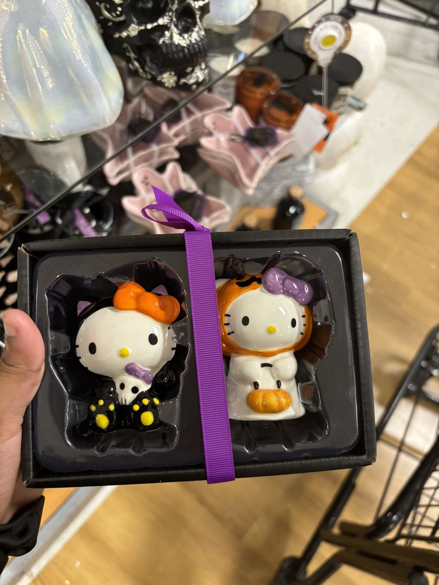 Hello kitty salt shakers