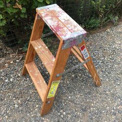 Werner 2 Foot 24" Wooden Step Ladder W130-4