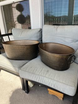 2 Metal Decorative pots