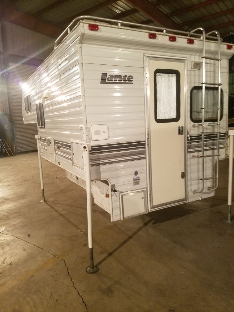 lance lite 815 with solar! for short or long bed trucks