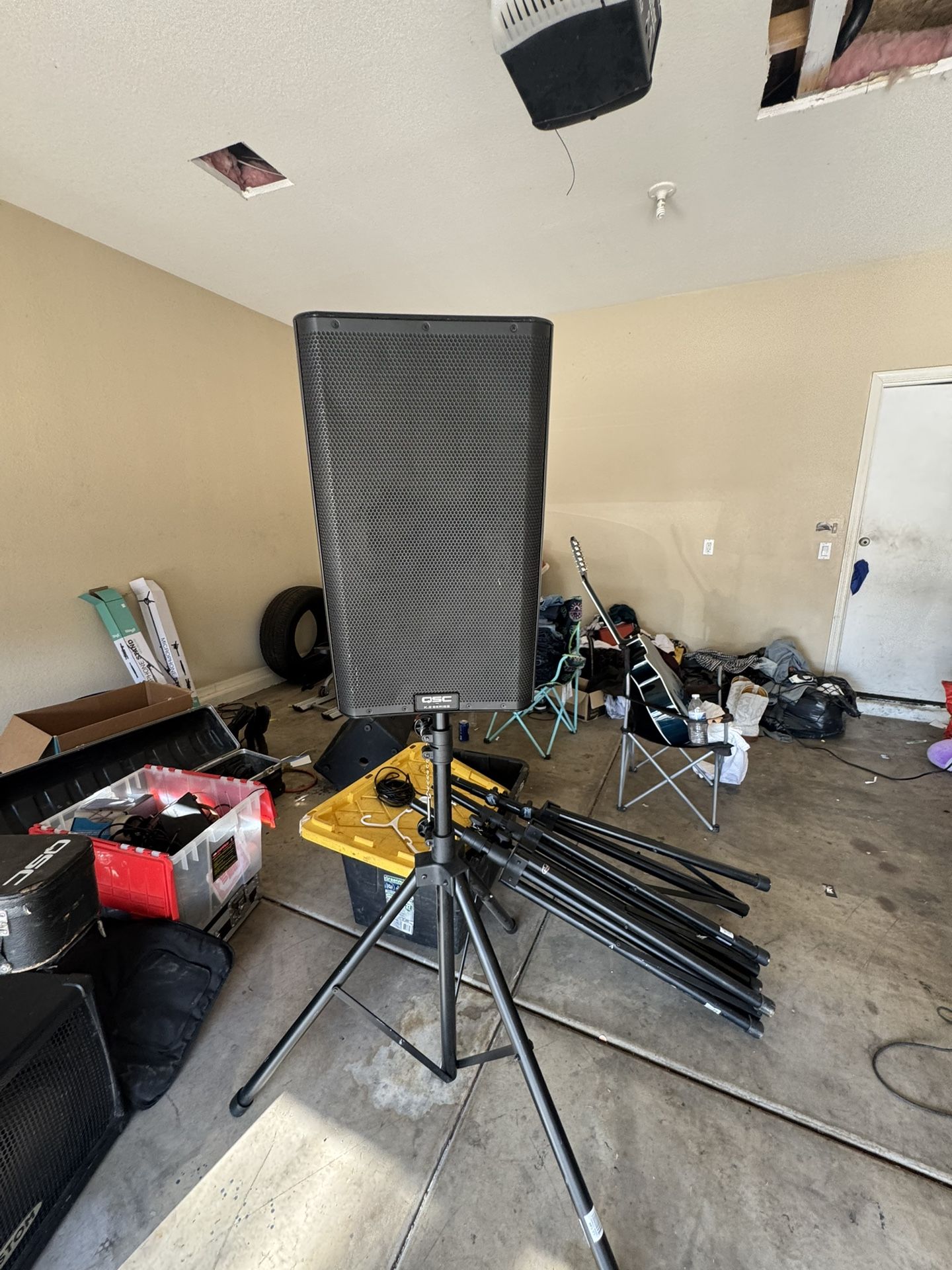 QSC POWERED AND STAND