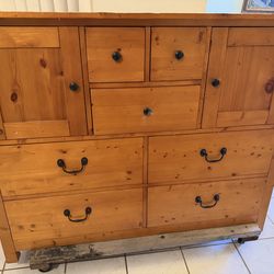 Queen Wood Bedroom Set