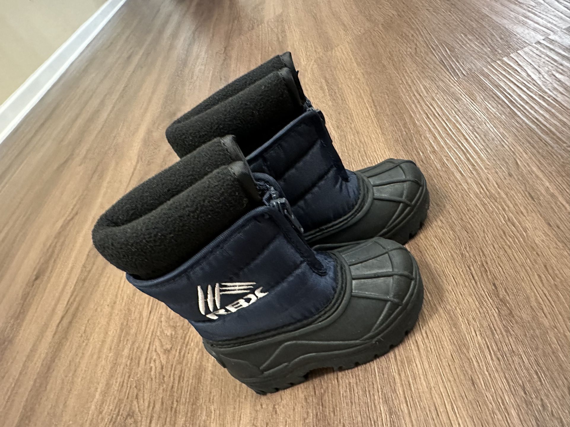 Snow / Winter Boots Size 5 M
